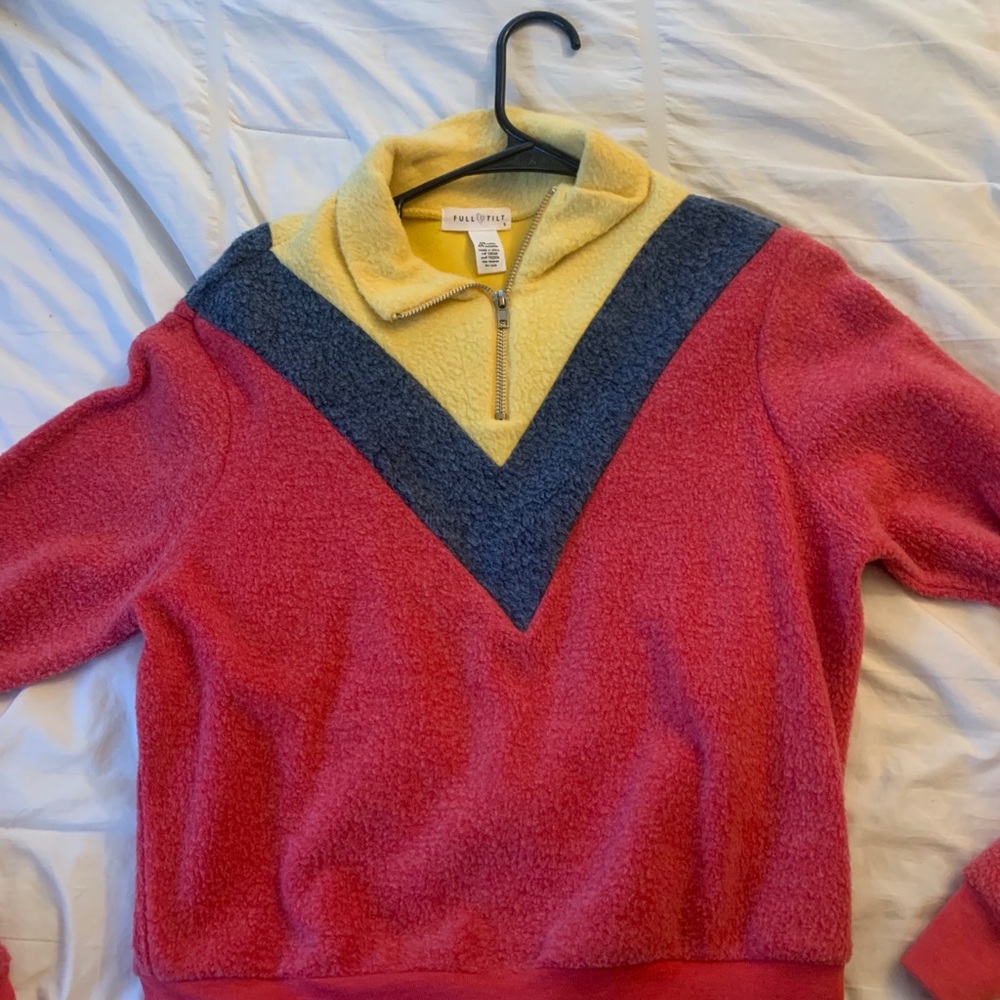 2 sweaters - Picture 3 of 3